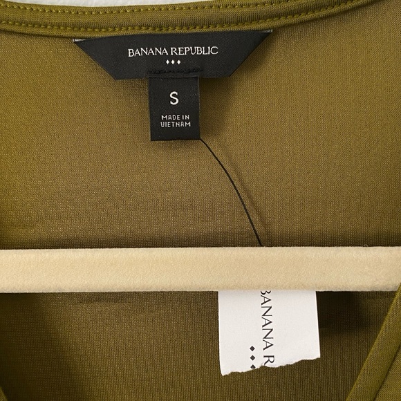 NWT Banana Republic women’s olive green v neck long sleeve S normcore office - Picture 3 of 6